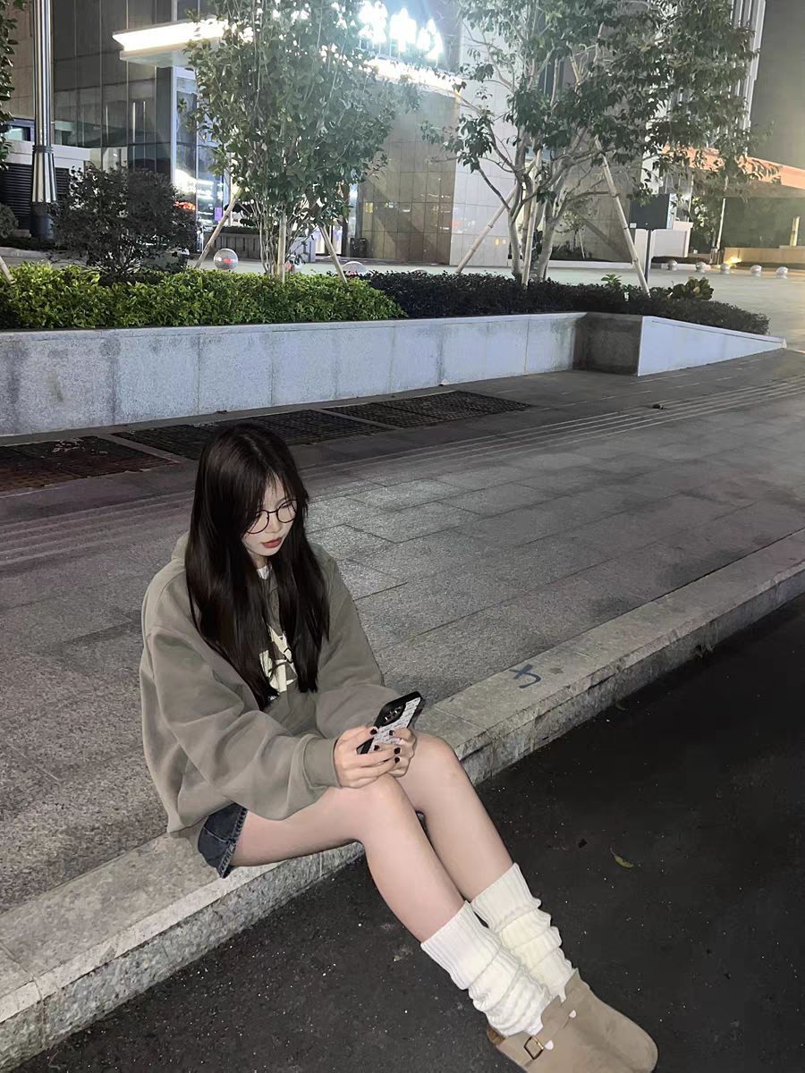 灰绿卫衣我好爱