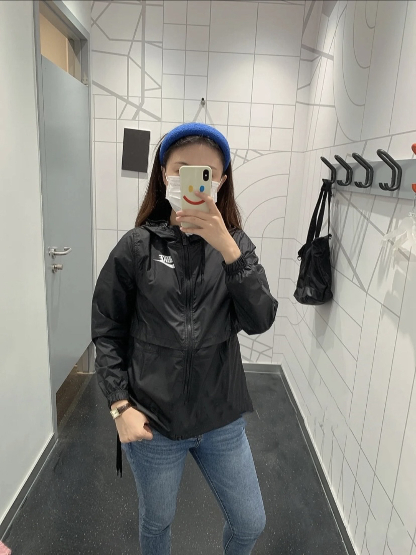 好帅的黑色冲锋衣