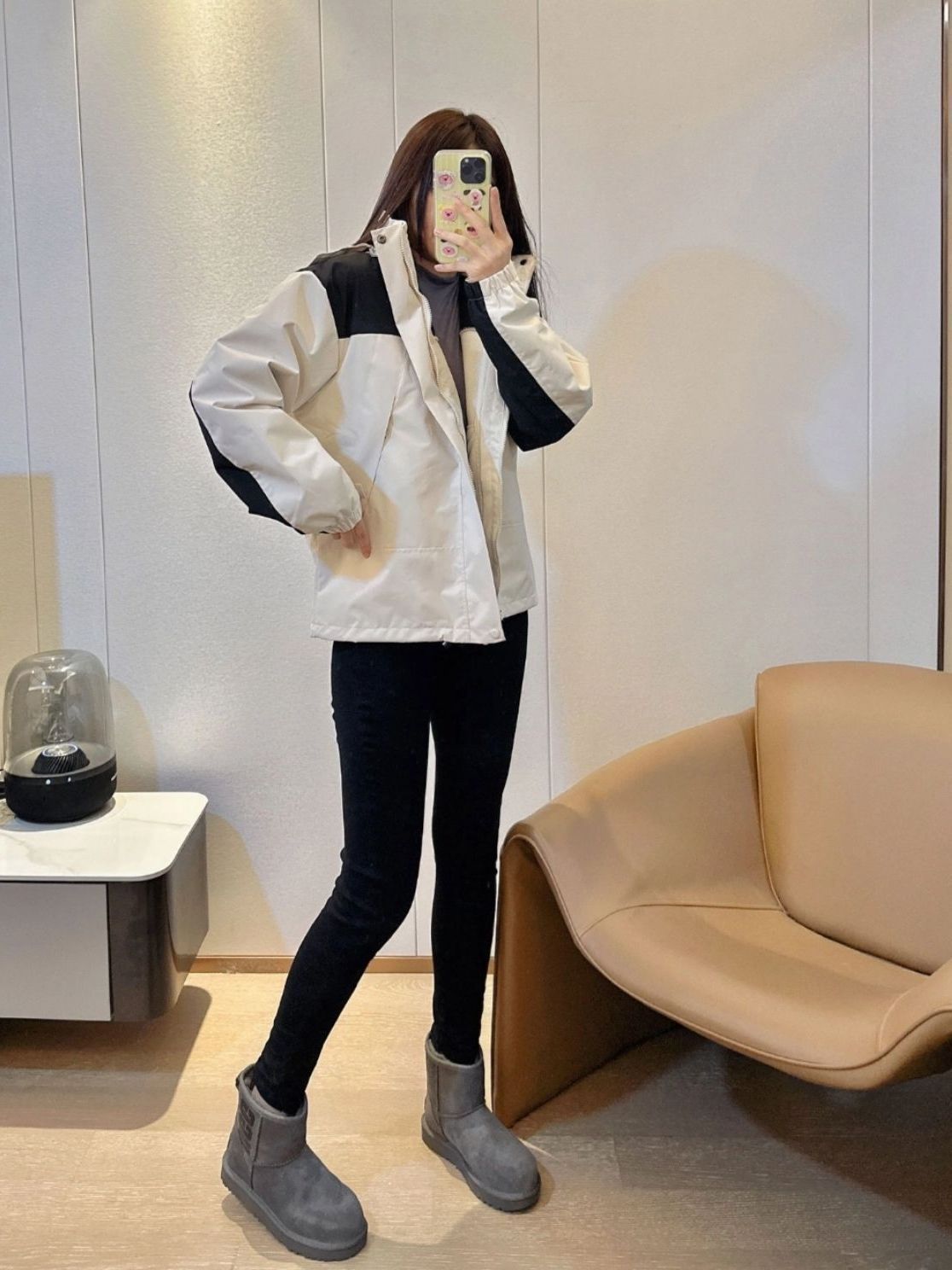 白色休闲吉普