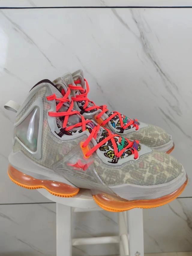 Nike LeBron 19