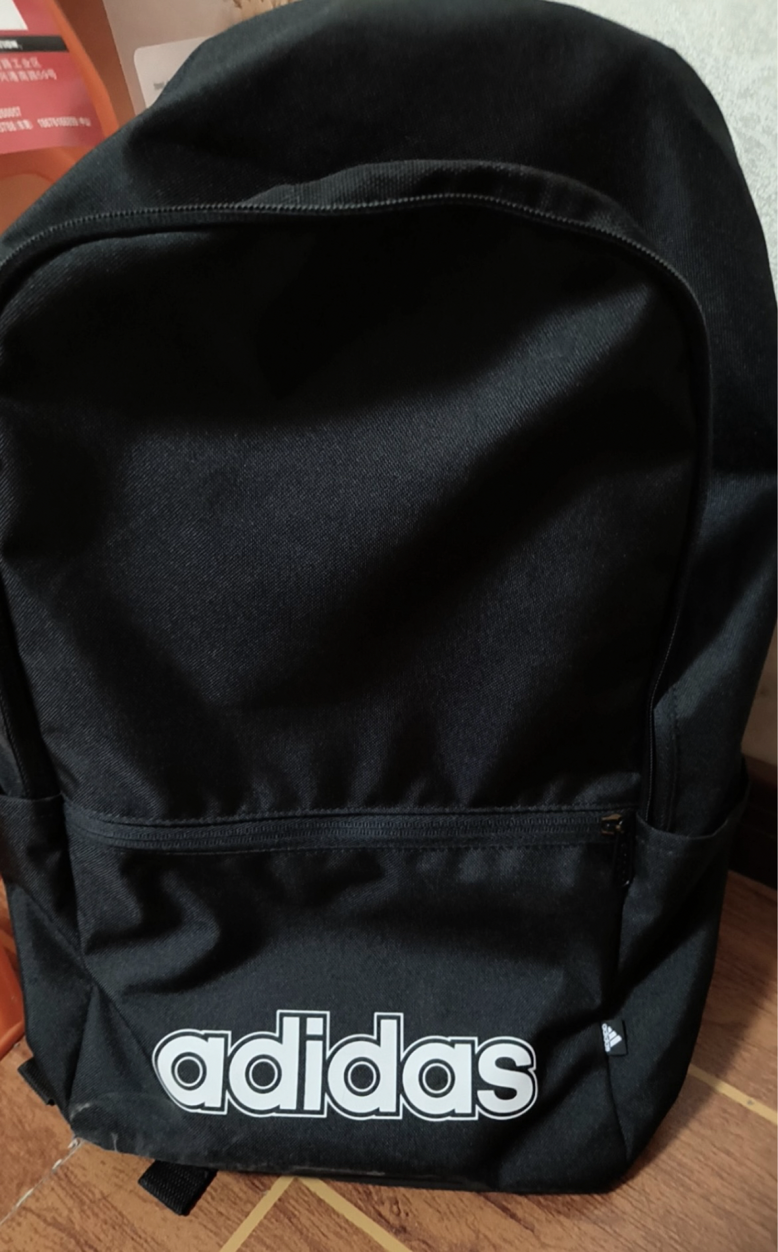 这么低调简约的阿迪达斯🎒，也太实用了！
