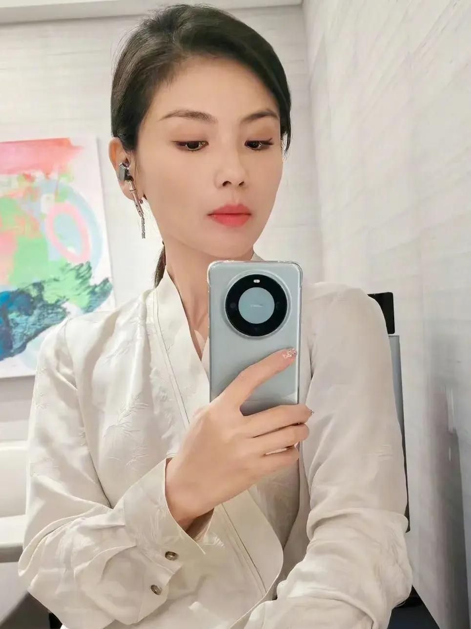之前用苹果的女明星咋都换成华为了
