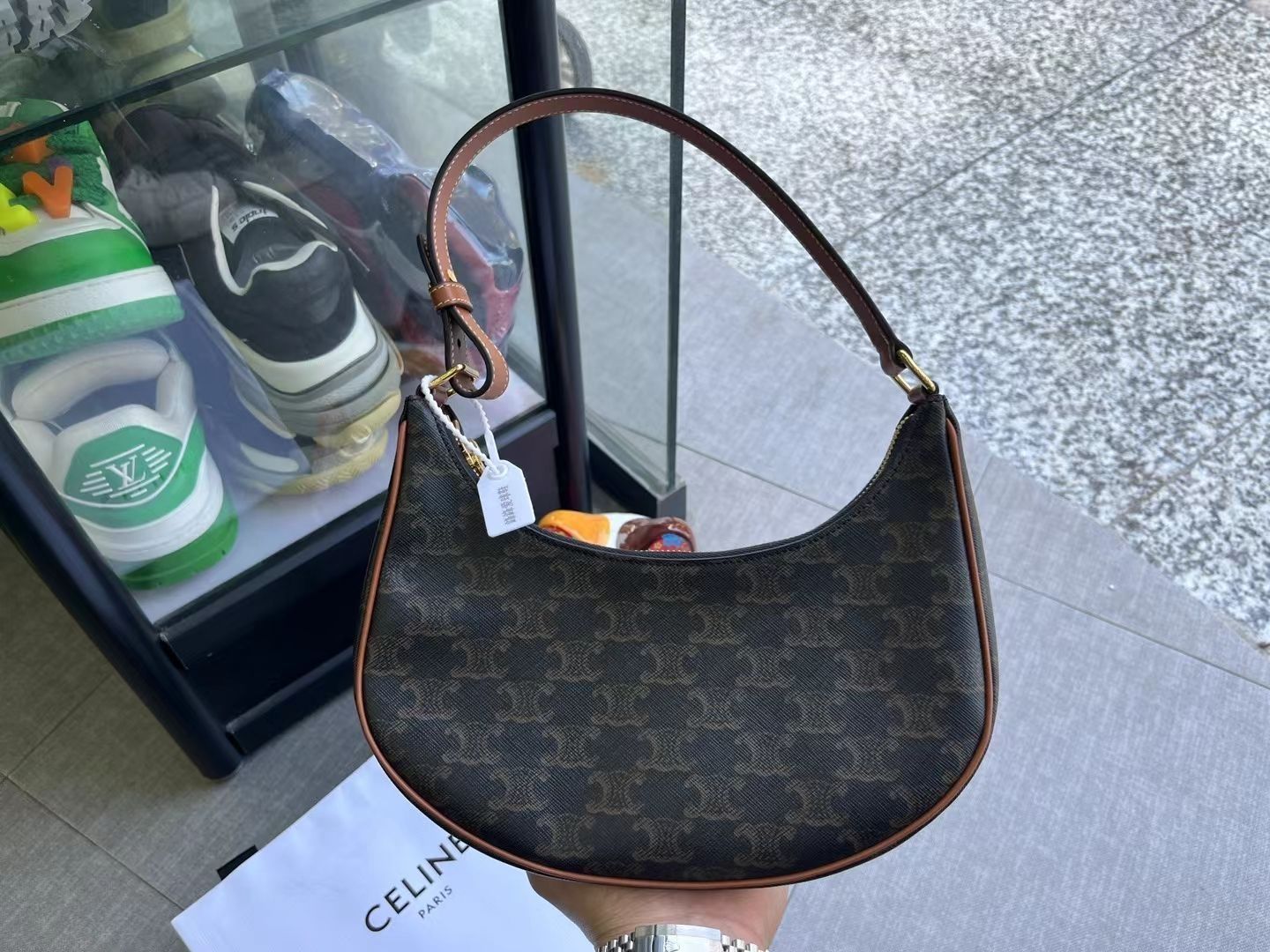 CELINE赛琳 AVA经典凯旋门老花满印可调节肩带牛皮革 腋下单肩包