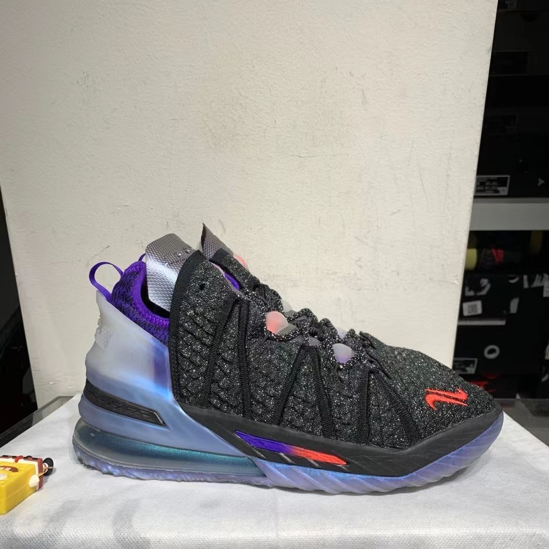 Nike LeBron 18