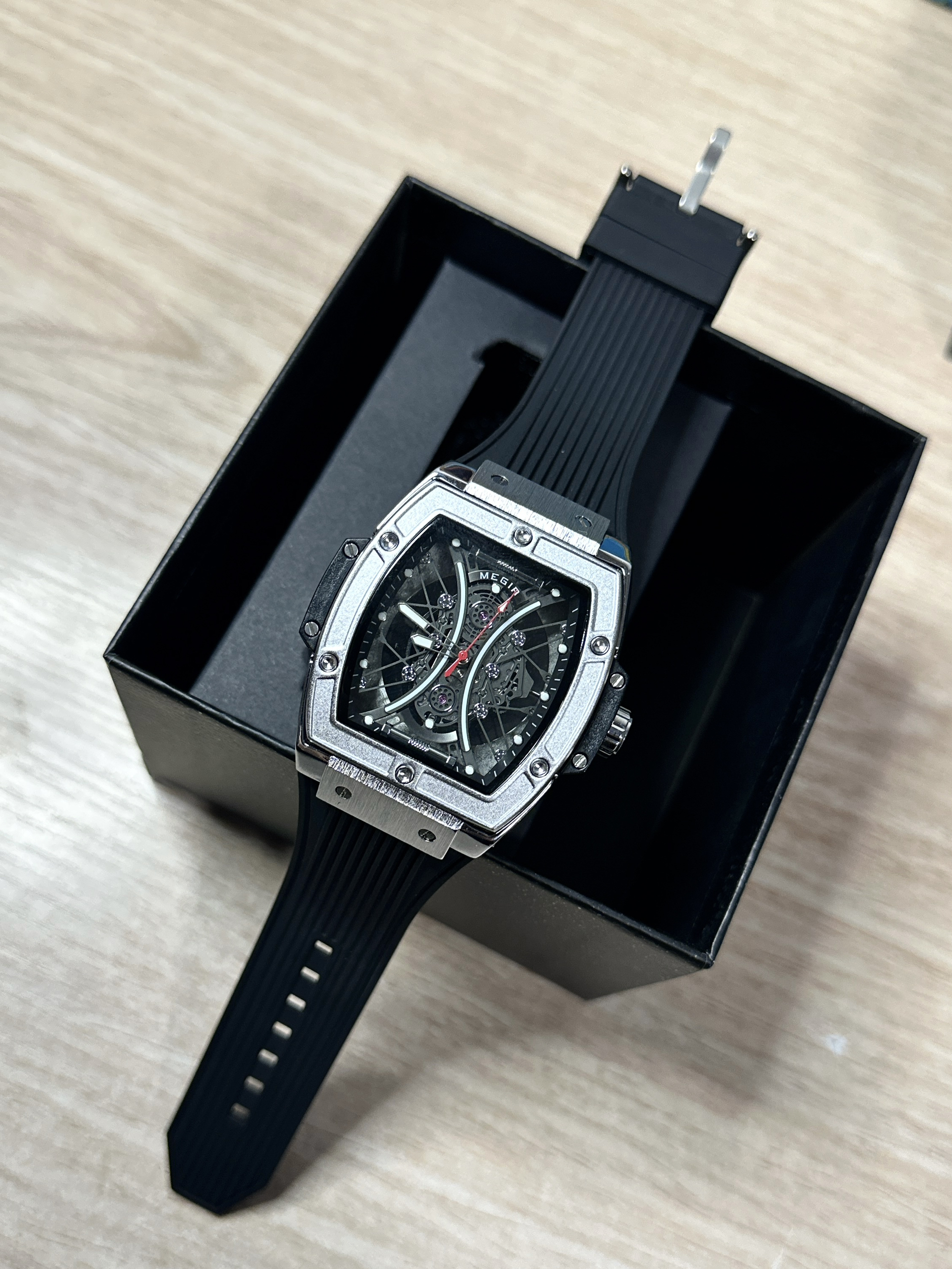 时尚百搭手表｜给生活添一丝奢华与品味！🤩