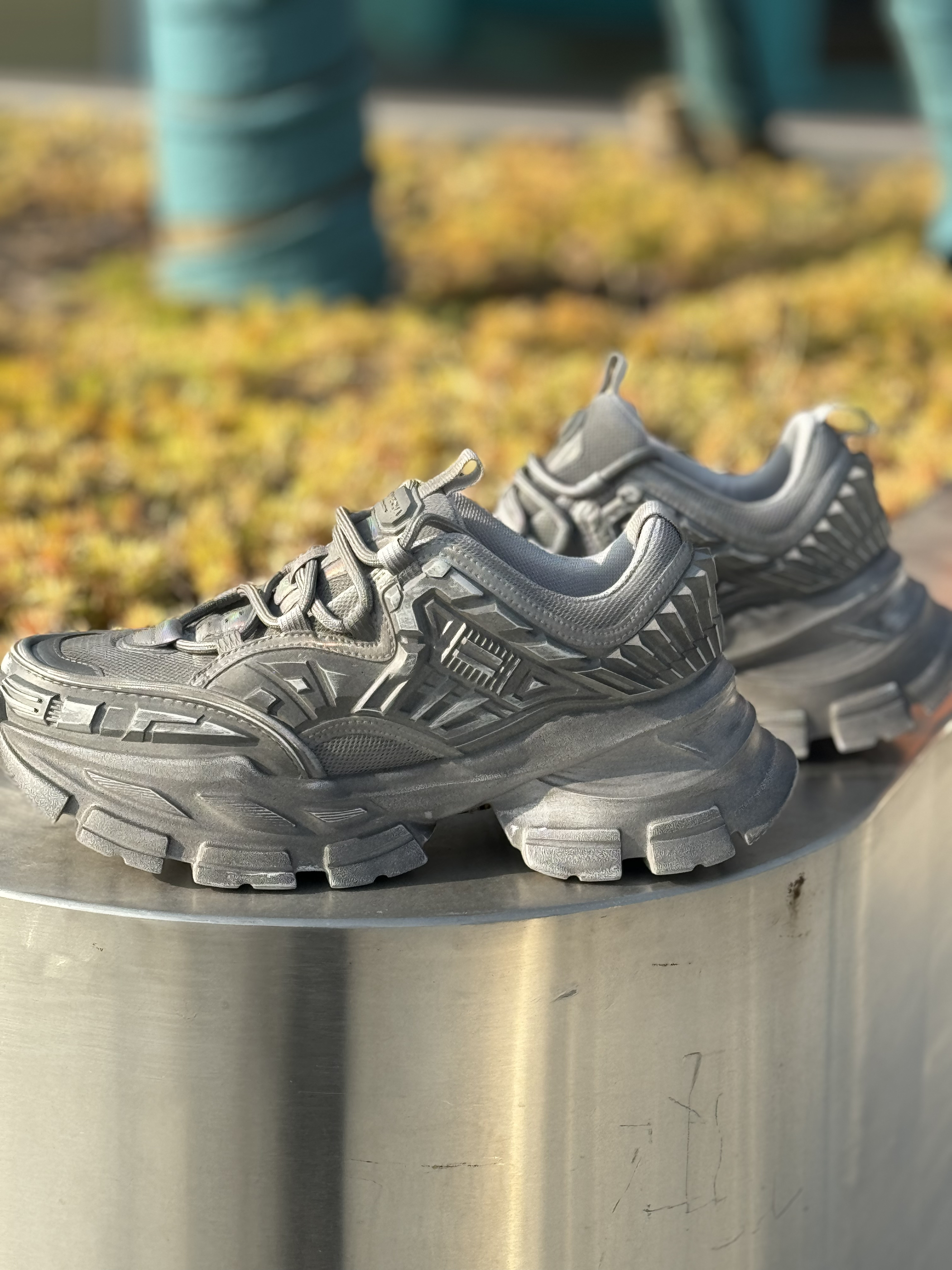 冬季出街,这双厚底增高“做旧战损”老爹鞋,泰酷辣吧!