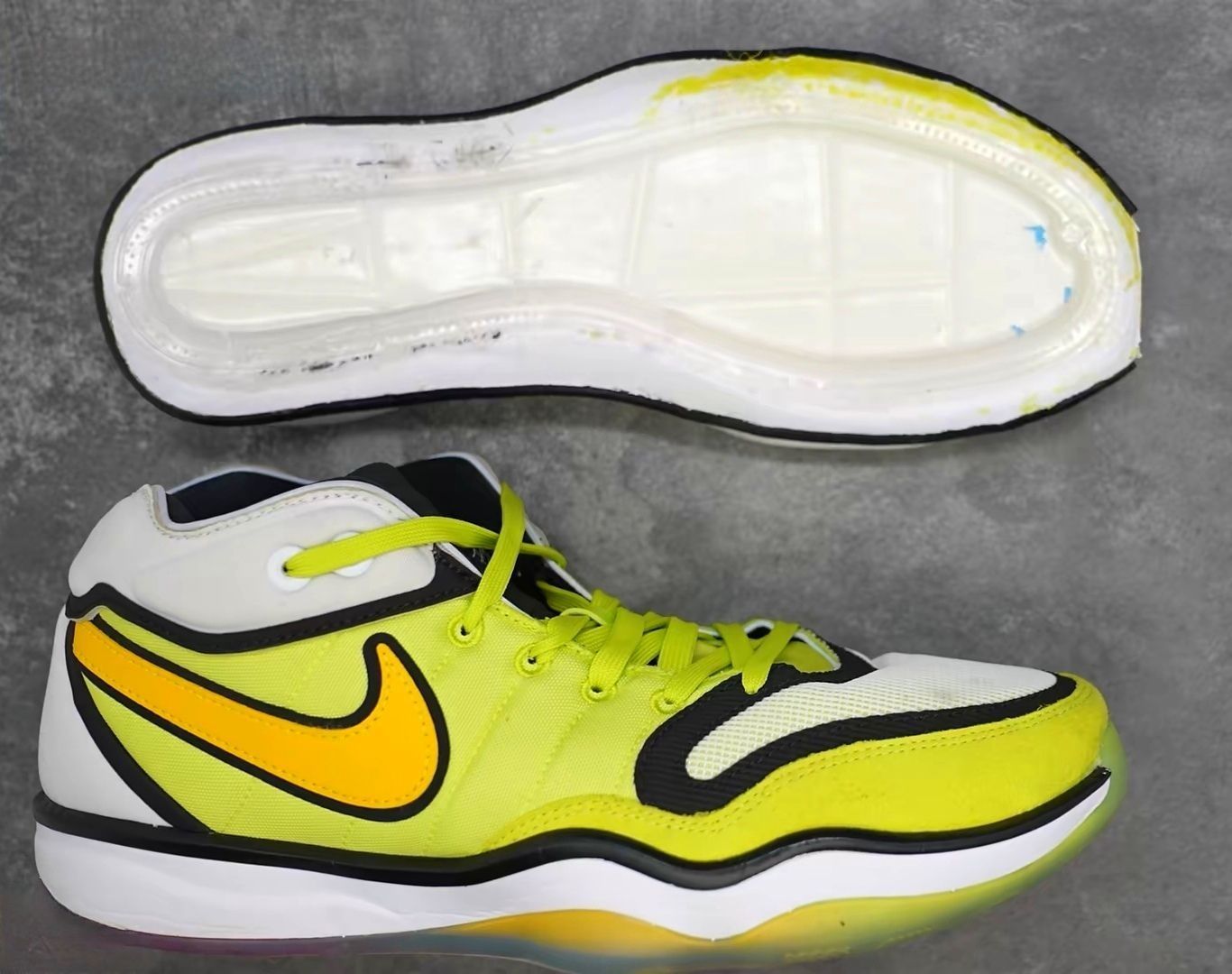 近期我穿过的配置部件最简单,但是最难测的一双鞋。不同的人群对它的评价会天差地别,本期测评应该会很啰嗦