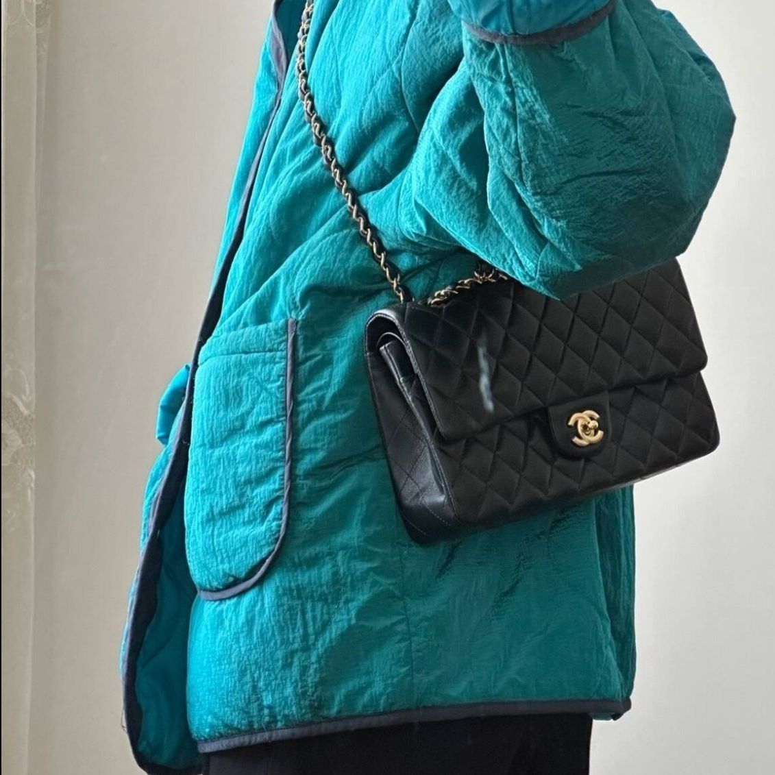 行走在超市中低调的香奈儿