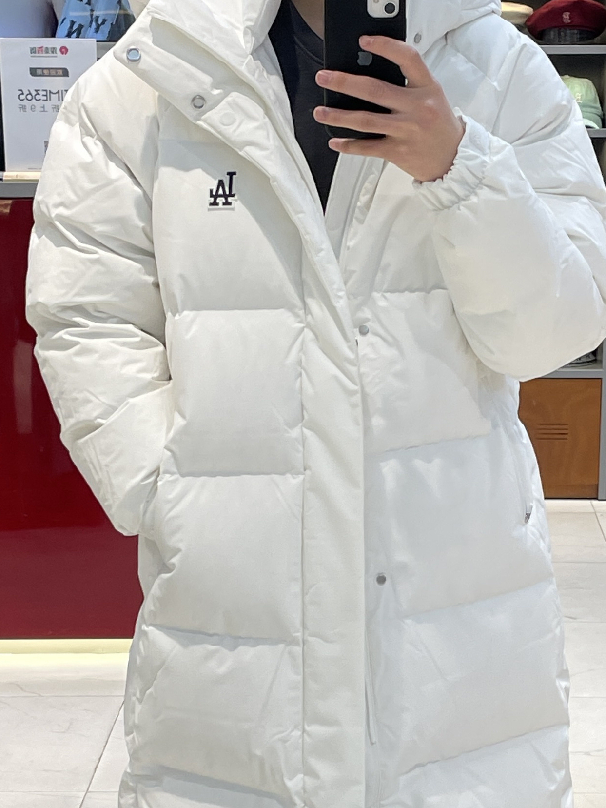 白色羽绒服