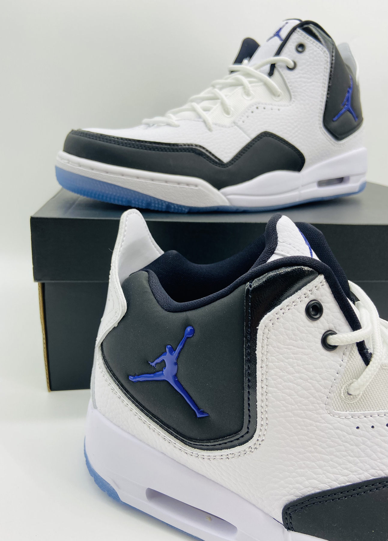 💥我心目中的年度最佳穿搭单品,就是这双Courtside 23 黑白配色!💥