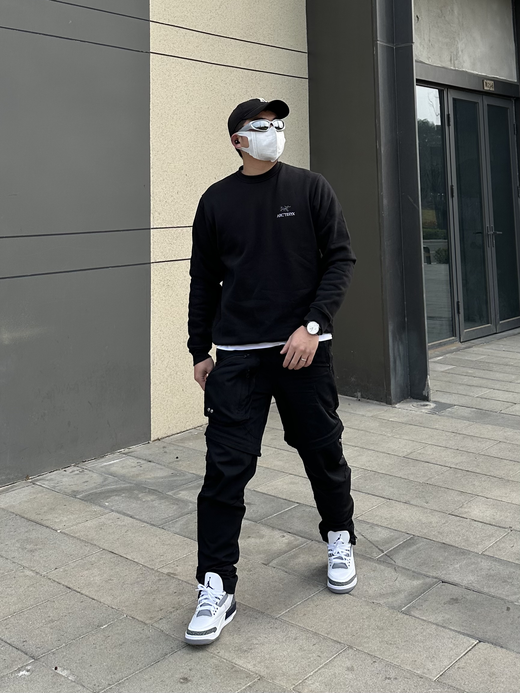 习惯穿一身黑可以试试这样搭