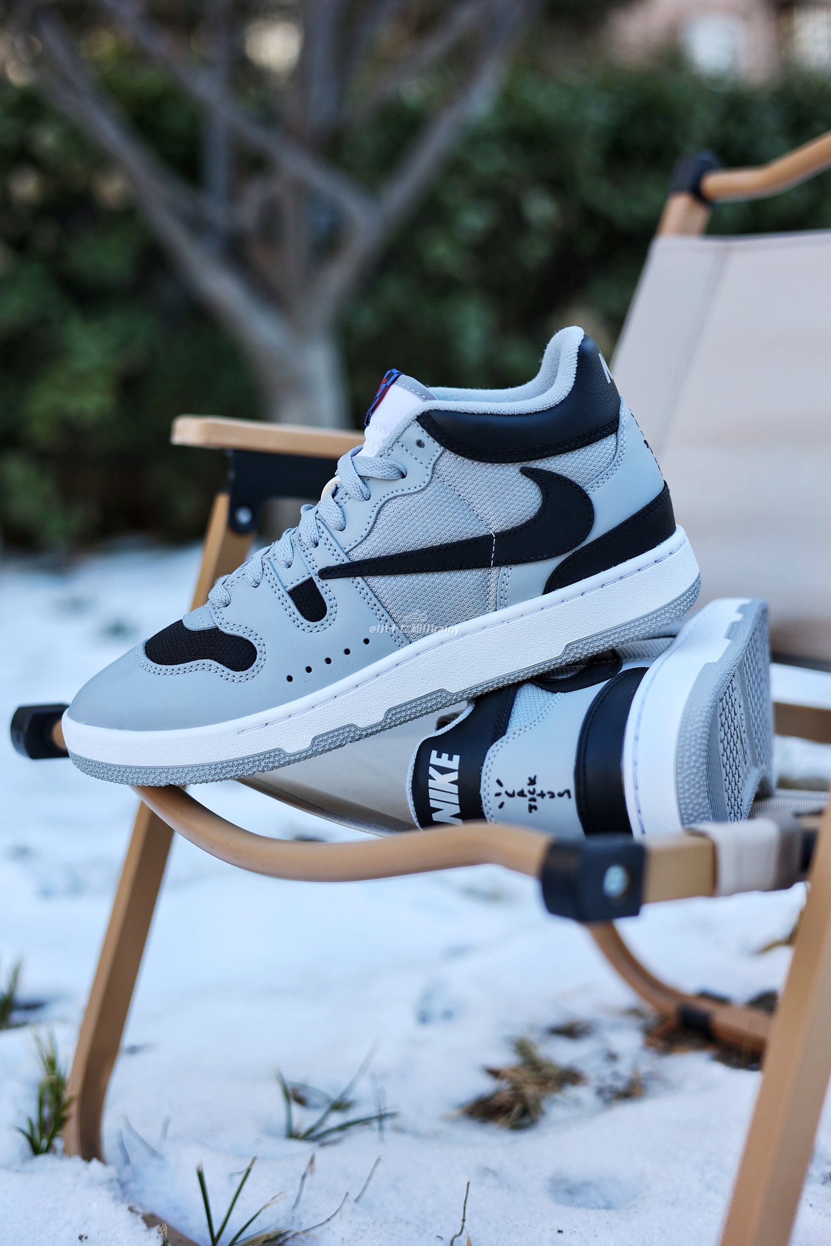 TS 频频上脚！最便宜的一双TS x Nike联名「倒勾」你要入手吗⁉️