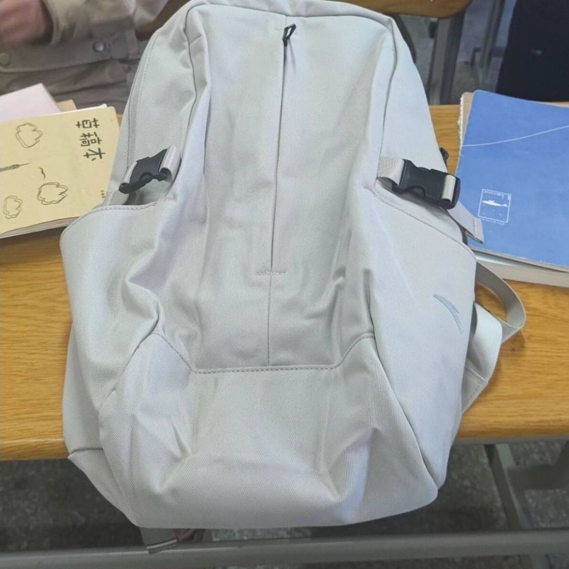 #好看又能装的通勤包