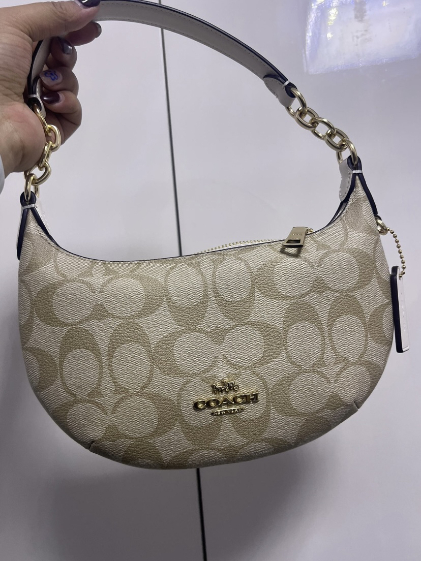腋下包还是得看coach
