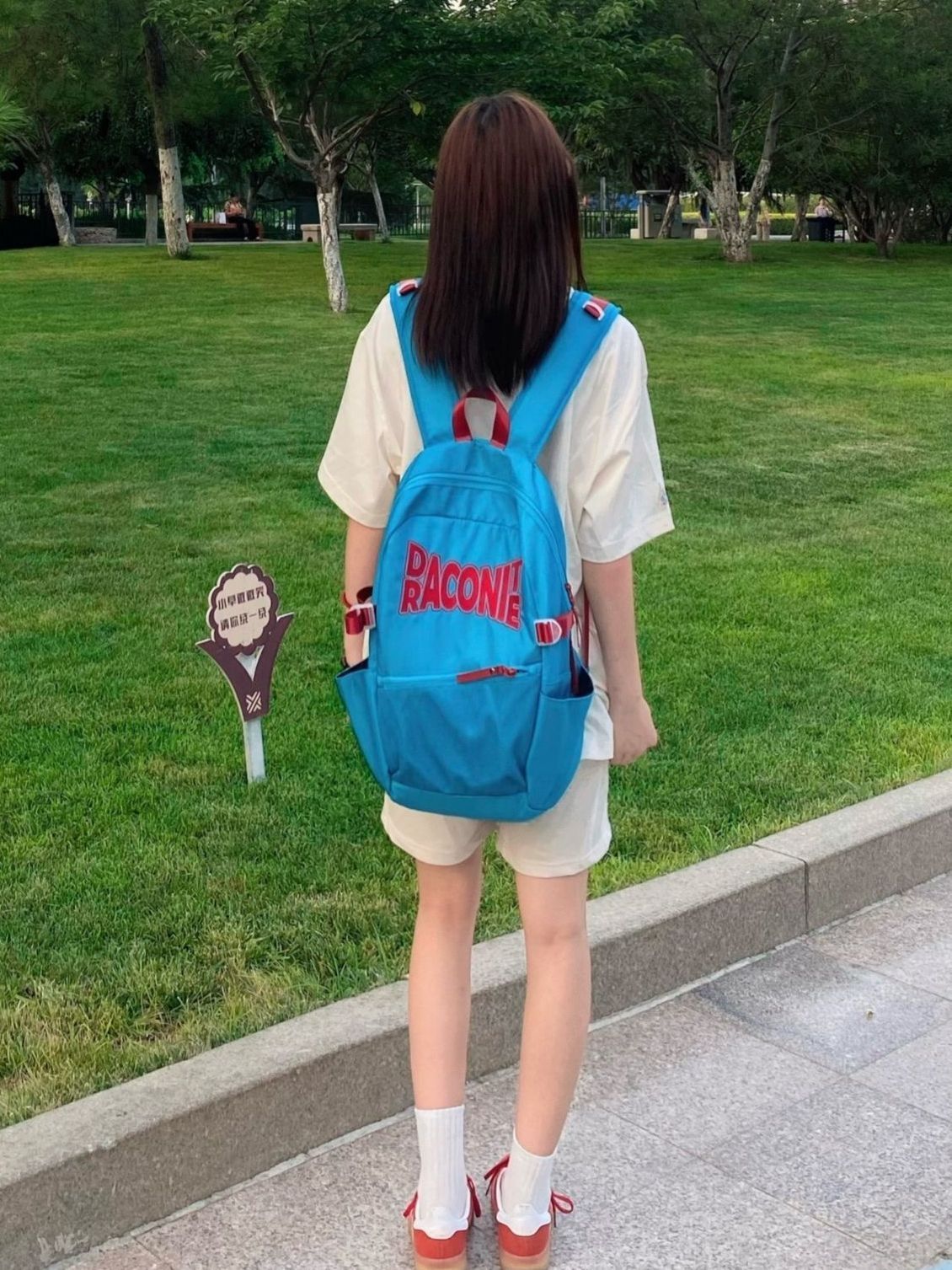 蓝色宝蓝色经典包包
