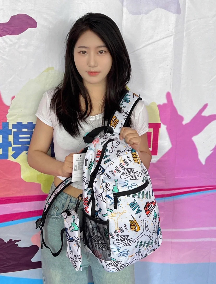 🤩一眼相中个可爱涂鸦双肩包！颜值担当✨