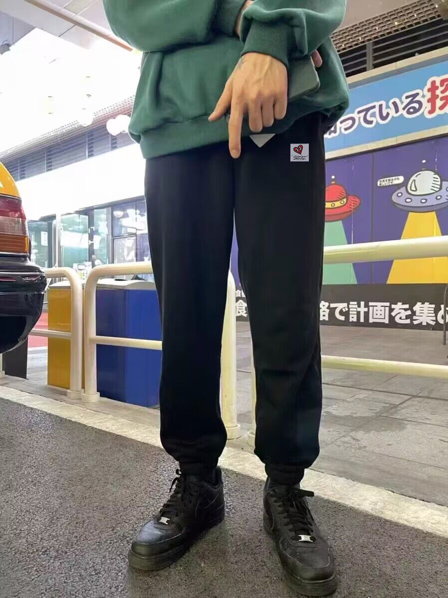 百搭又舒适的黑色卫裤!