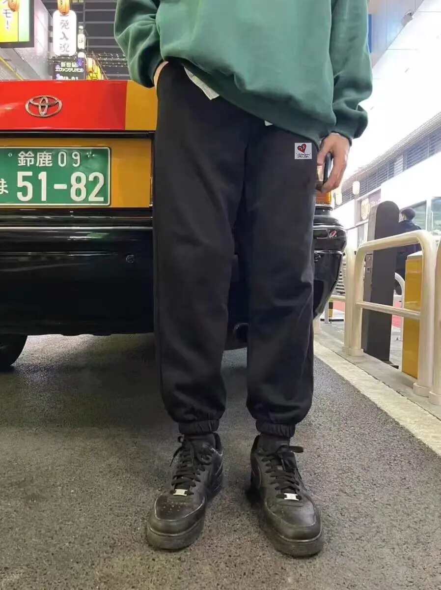 百搭又舒适的黑色卫裤!