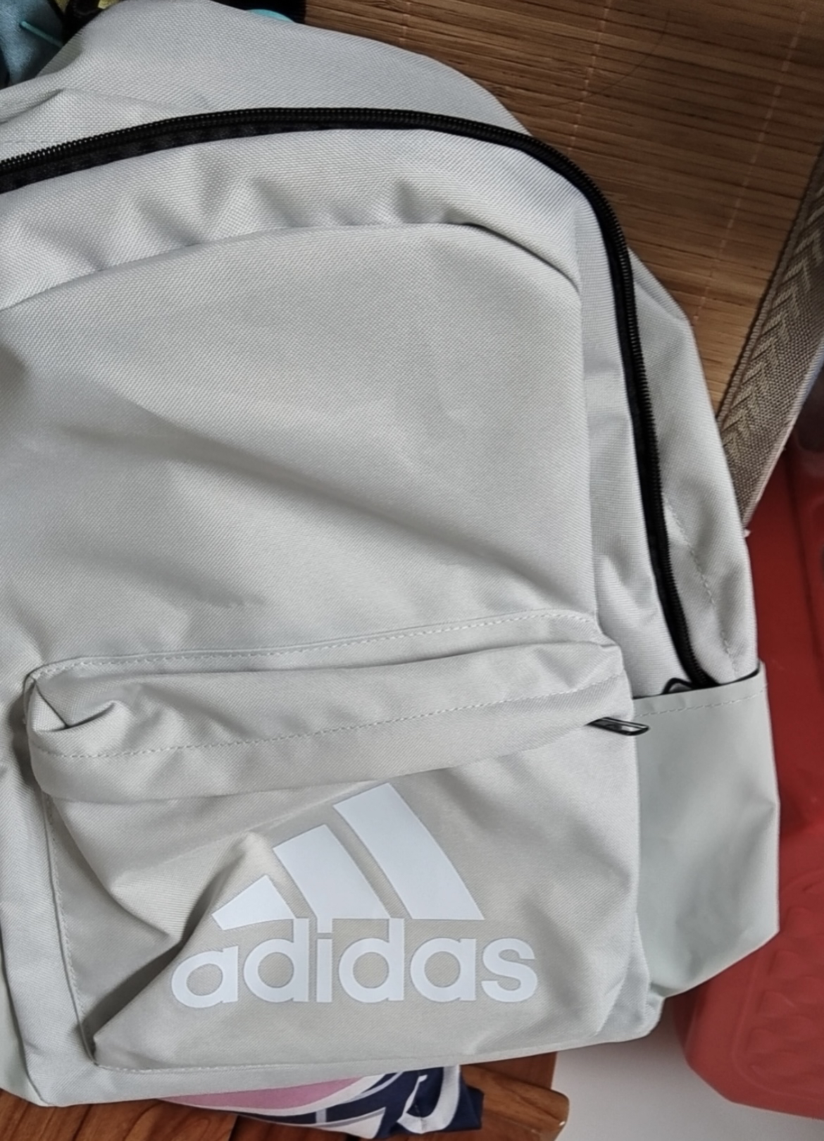 简约低调的双肩包🎒很不错👍