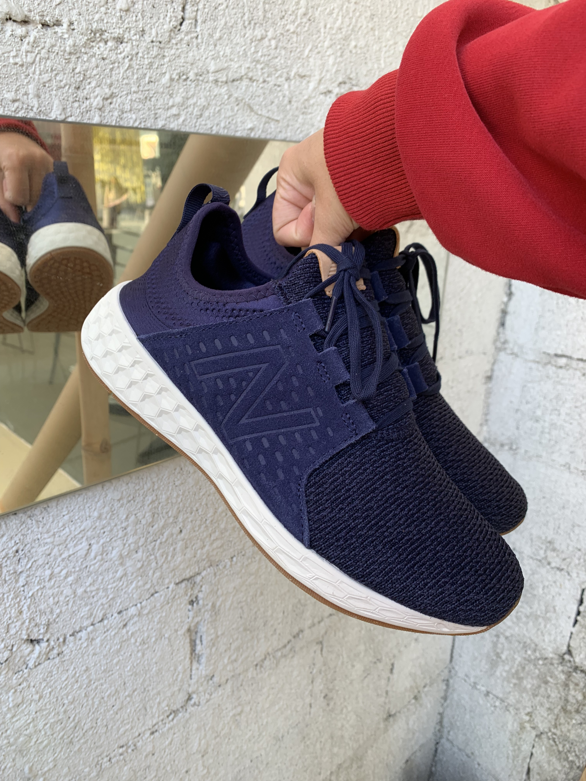 今天给大家推荐这款藏青色运动鞋👟