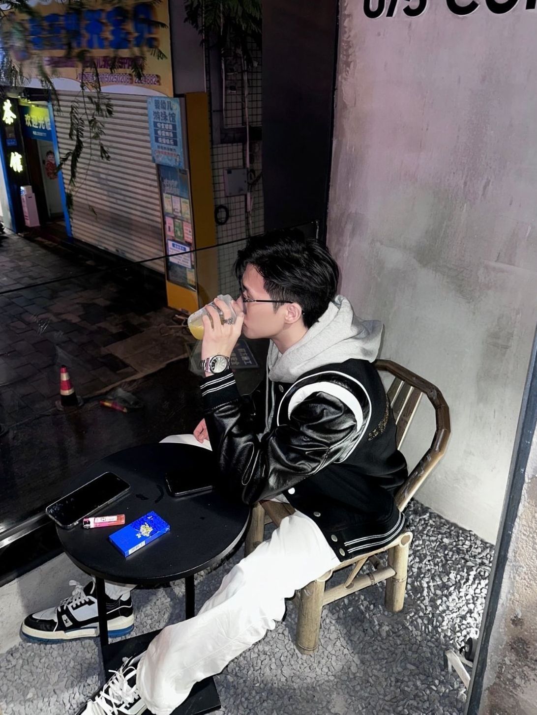 劳力士经典黑色手表