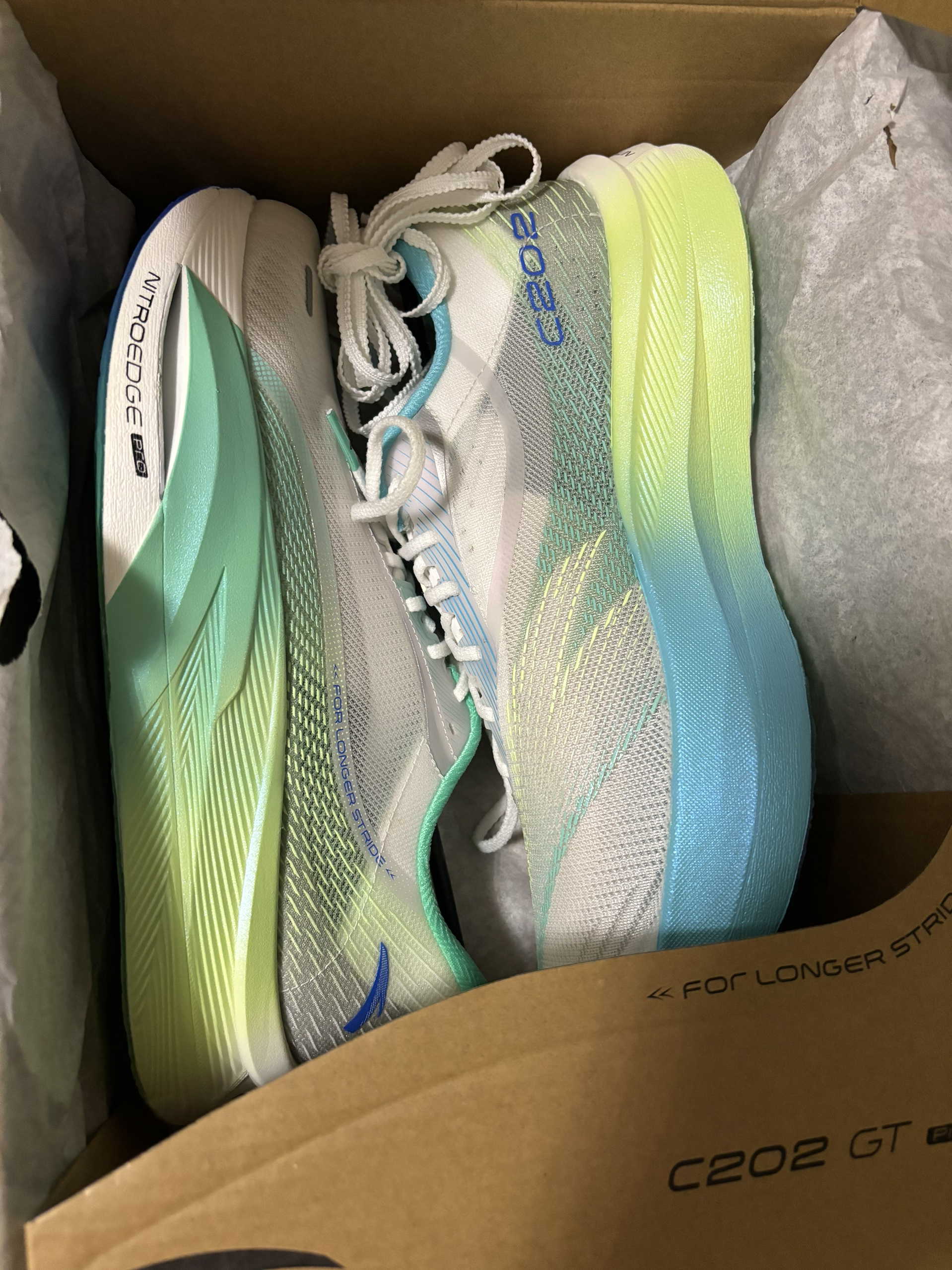 颜色好看，值得买👟球鞋名称：

📌是否偏