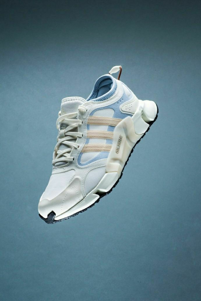 专为秋冬跑步而生!配色清新的阿迪达斯防泼跑步鞋!