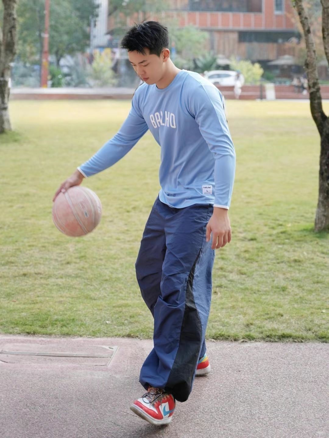 这件衣服既能带你入秋 又能陪你运动