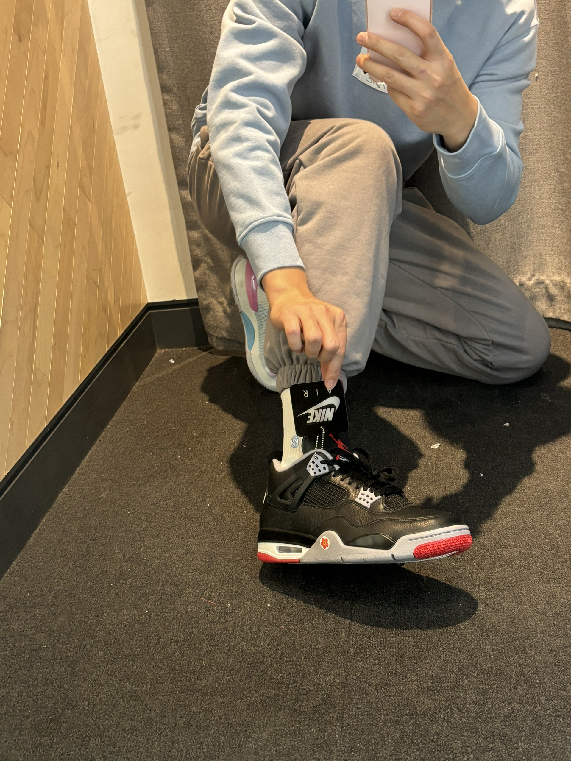 aj4黑红穿搭新年第一套