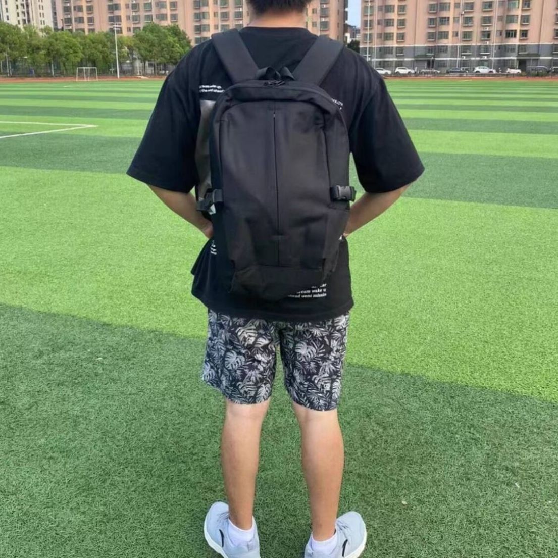 安踏简约双肩背包