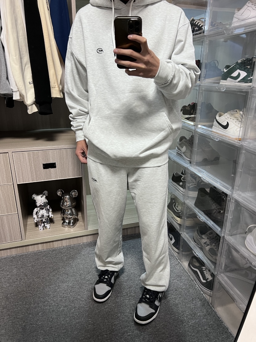 摸起来真舒服 我是说这个卫衣和卫裤