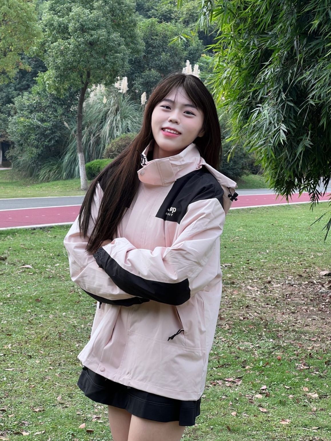 聚会女孩必备的防风外套