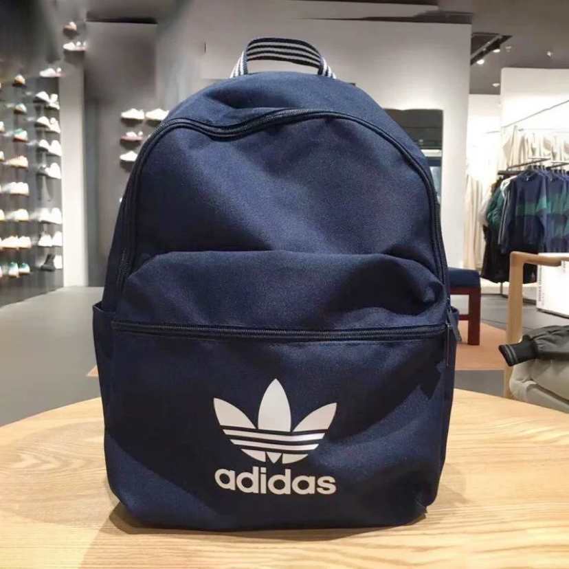 风格百搭的双肩包