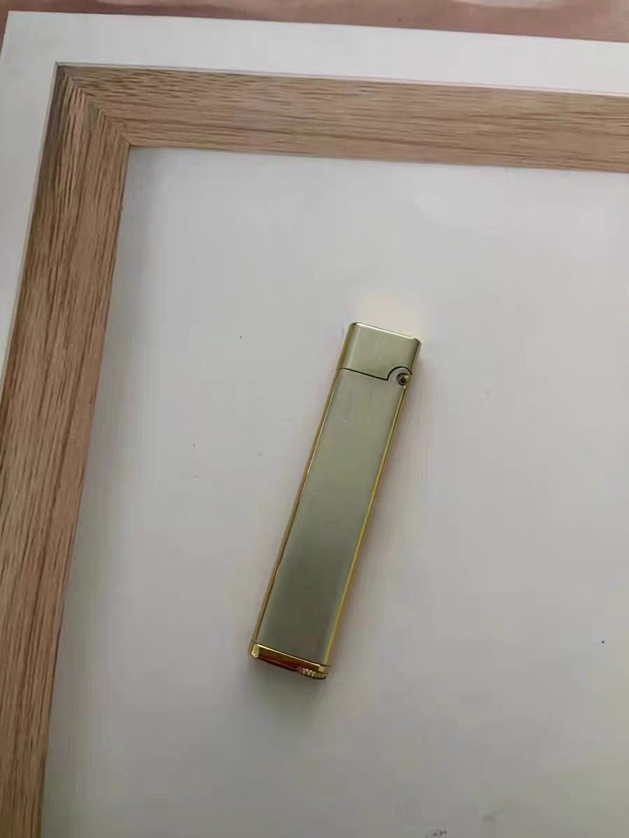 这款打火机，小巧玲珑，放在口袋就能带走，真的是超级方便啊！✨