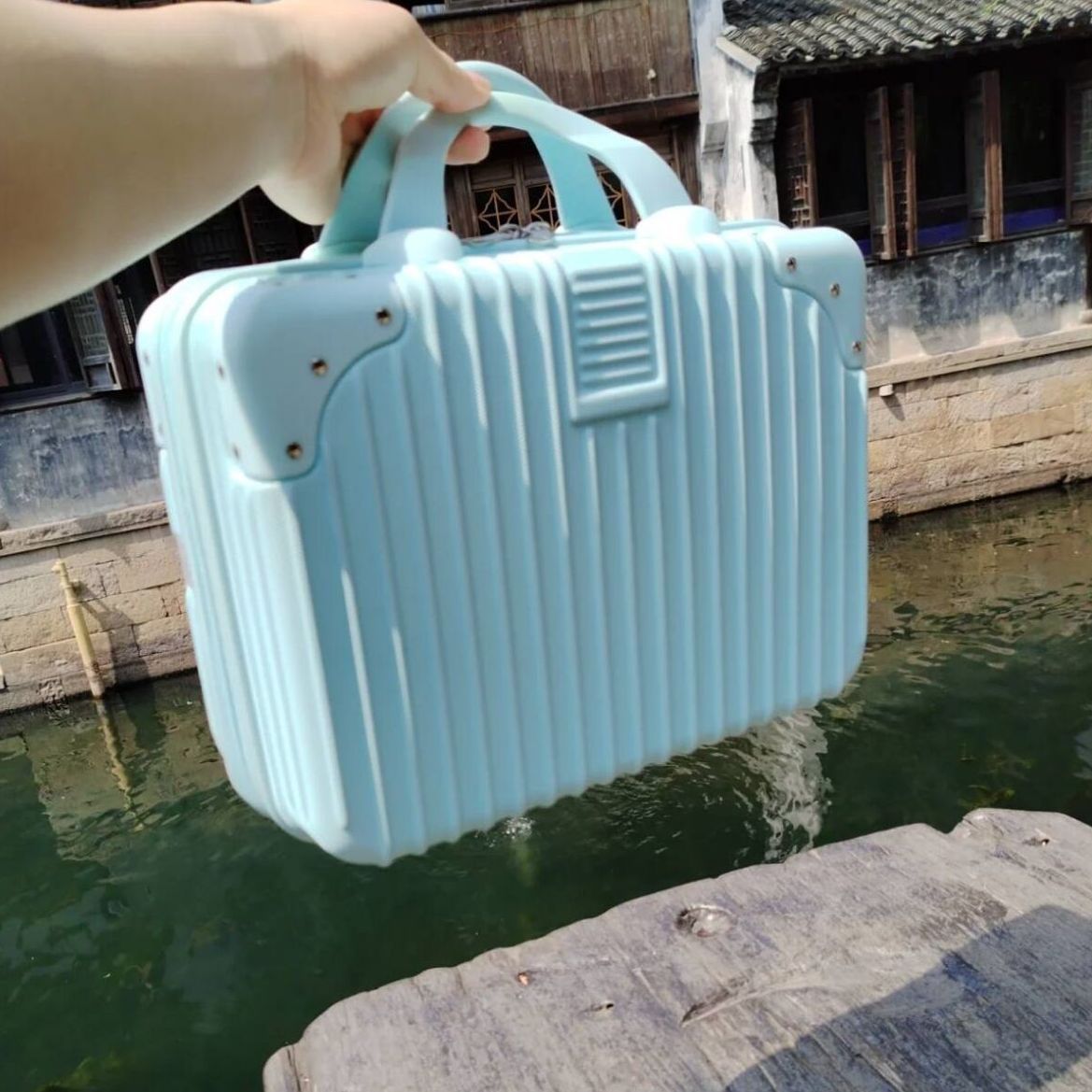 绿色小清新高端大气薄荷绿行李箱，绝绝子