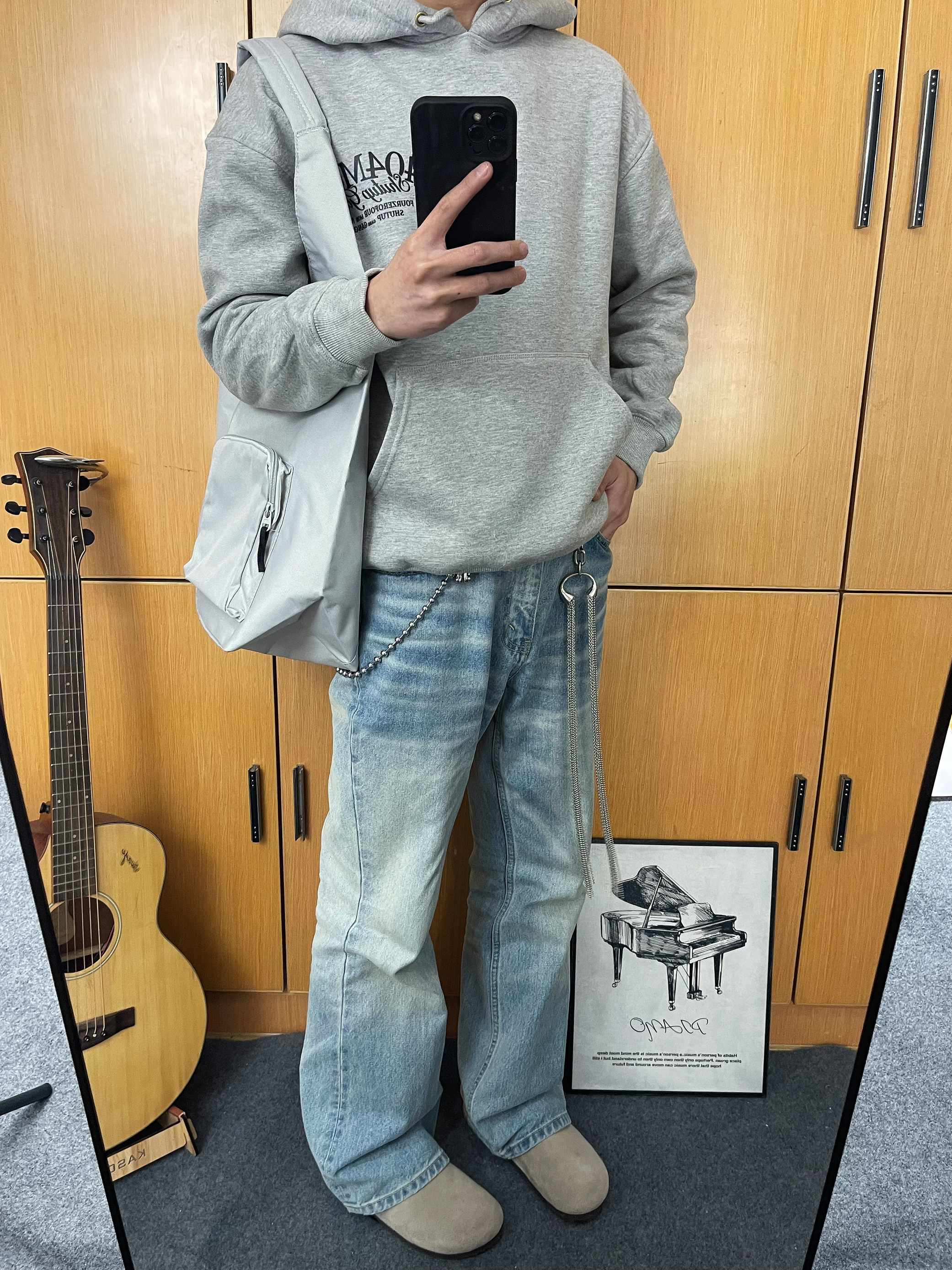 奶油色的牛仔裤