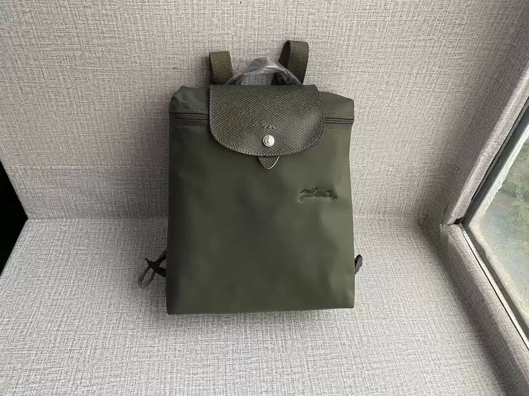 绝帅！无性别中性风双肩包 敲适合旅行的🎒