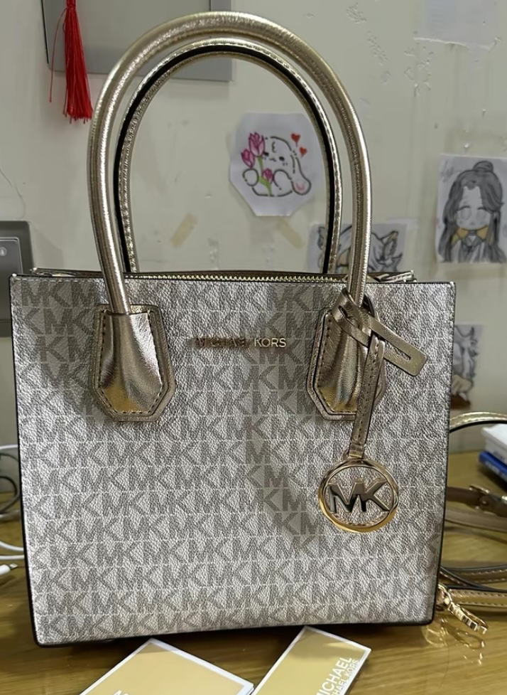 这款戴妃包款式还挺高级的