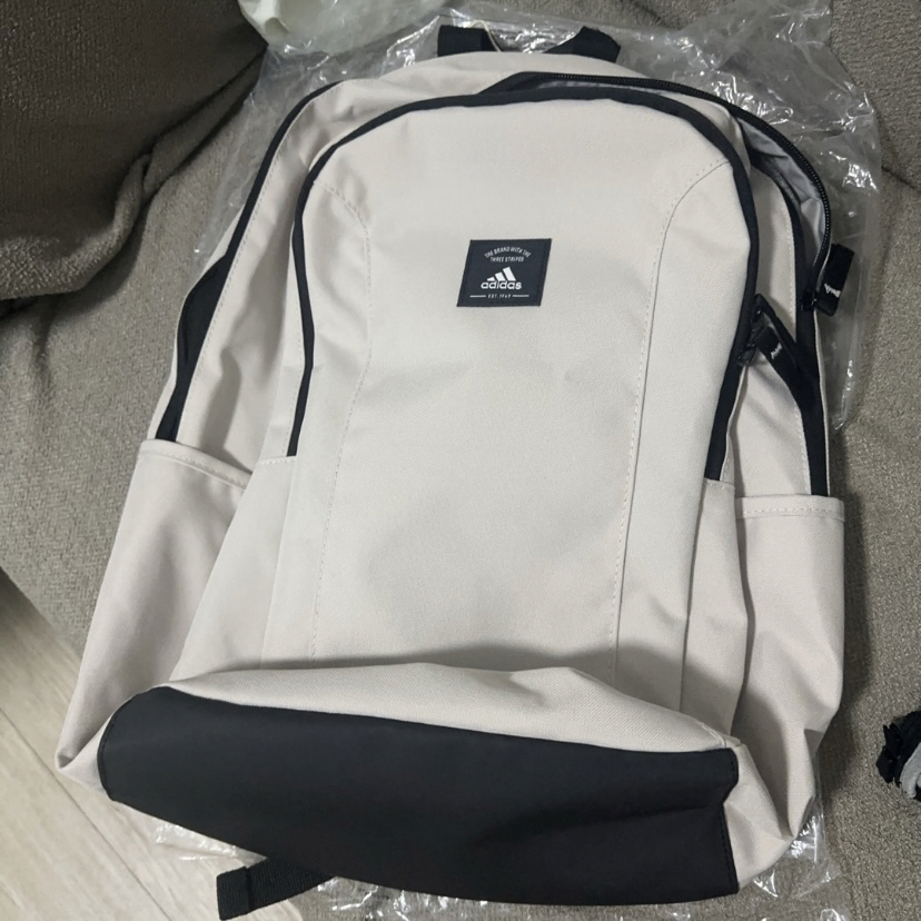非常好看的阿迪包包