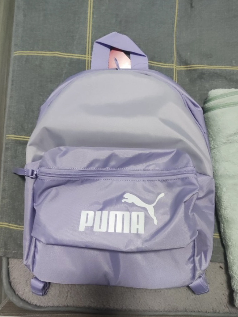 小巧精致的双肩包