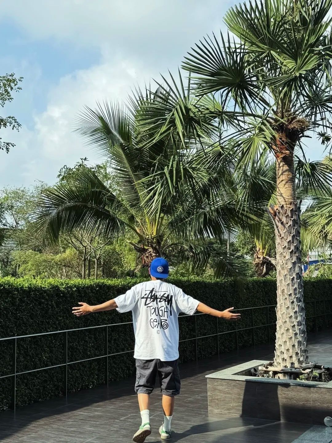🌞夏天的热情总是让人心动，怎么能少了这件火爆全网的Stussy短袖呢？🔥