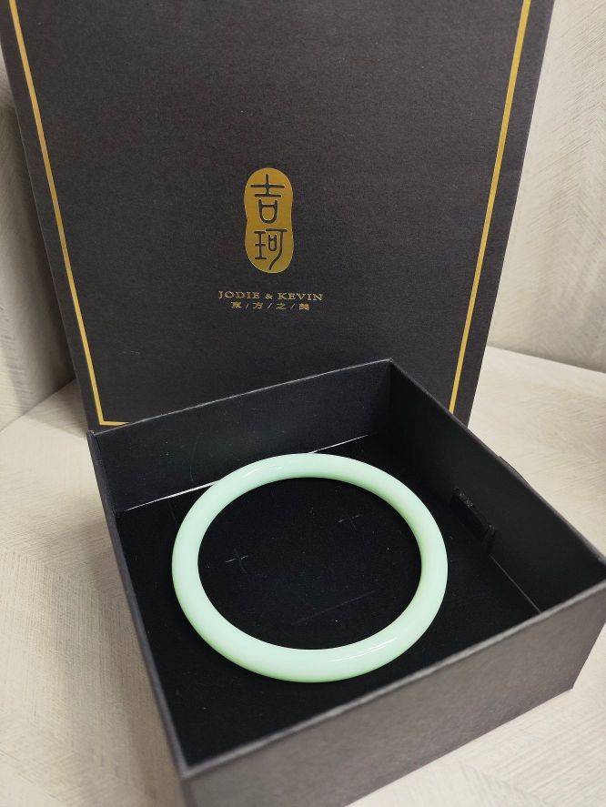 拥有了人生中第一个镯子啊