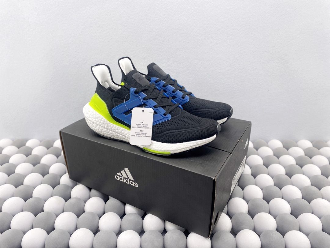 全新AD UltraBoost 21 加厚爆米花袜套式针织鞋面休闲运动慢跑鞋。