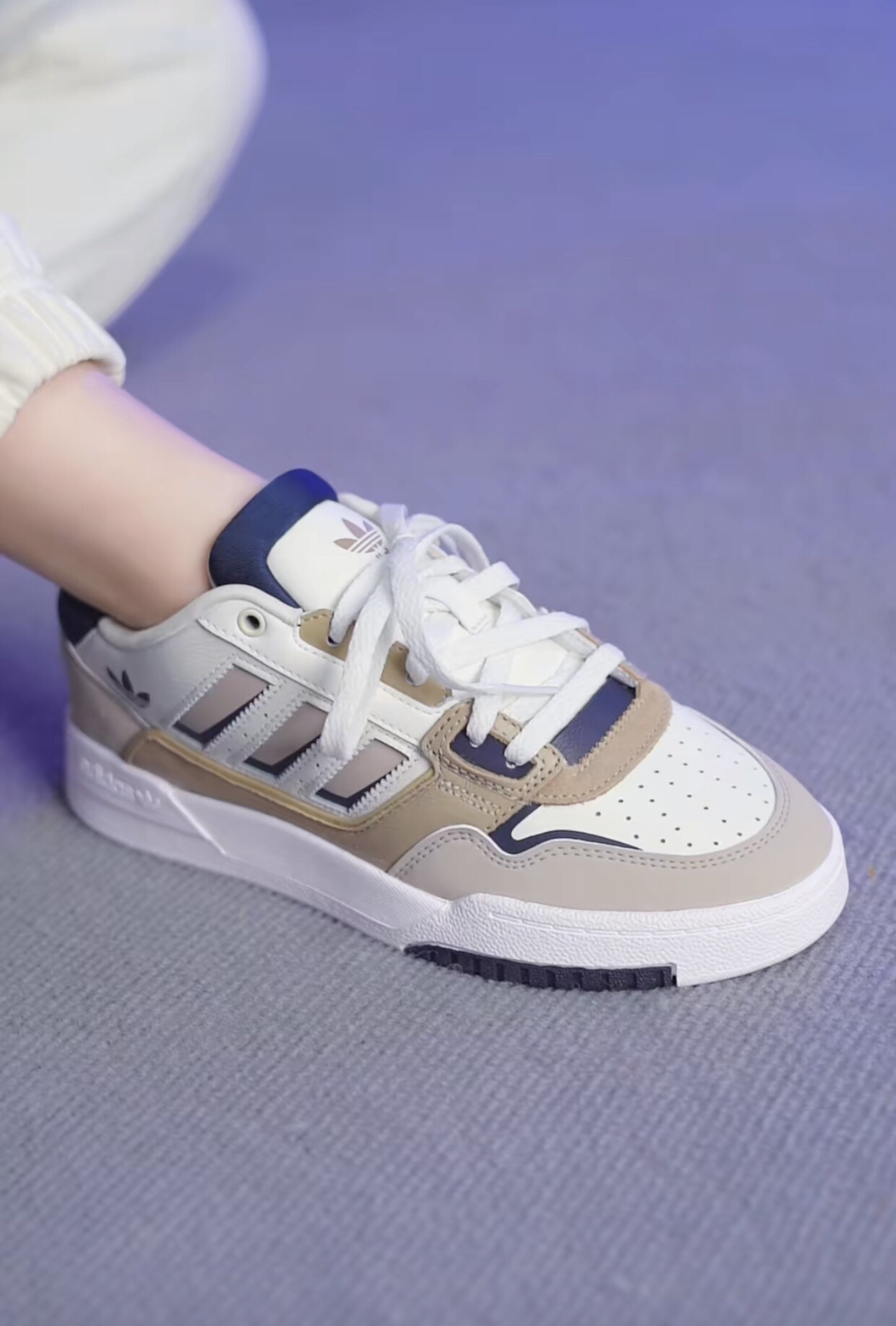 adidas设计师终于扳回一局了，设计出这么好看的鞋子！