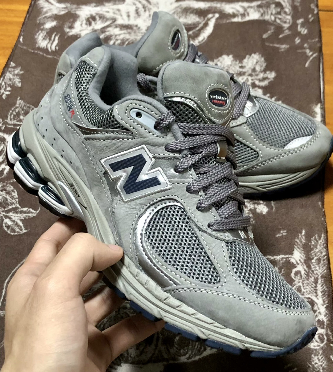 早春复古通勤穿搭|日常ootd|NB 2002r ‼️