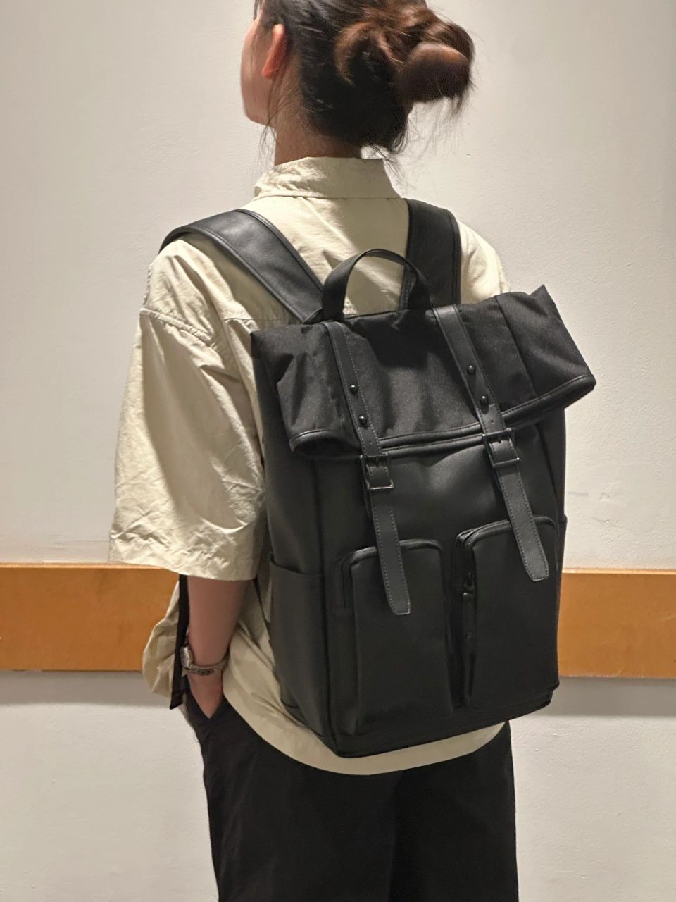 它承载了年轻人的梦想与期许，成就每个独立自由的青春故事。