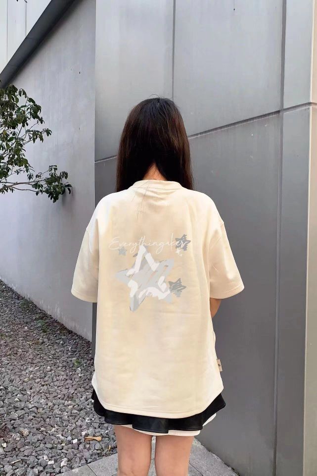OOTD|分享一件奶酷的杏色短袖