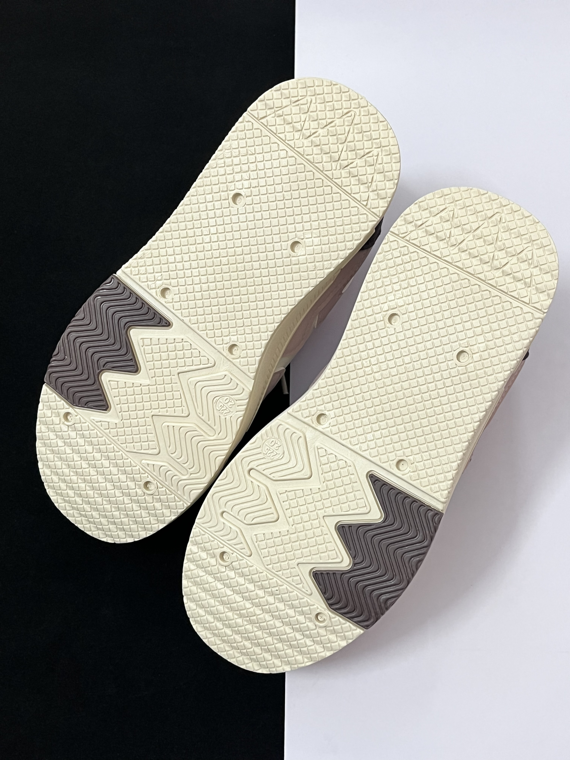 一款很有辨识度的回力粉棕星星鞋