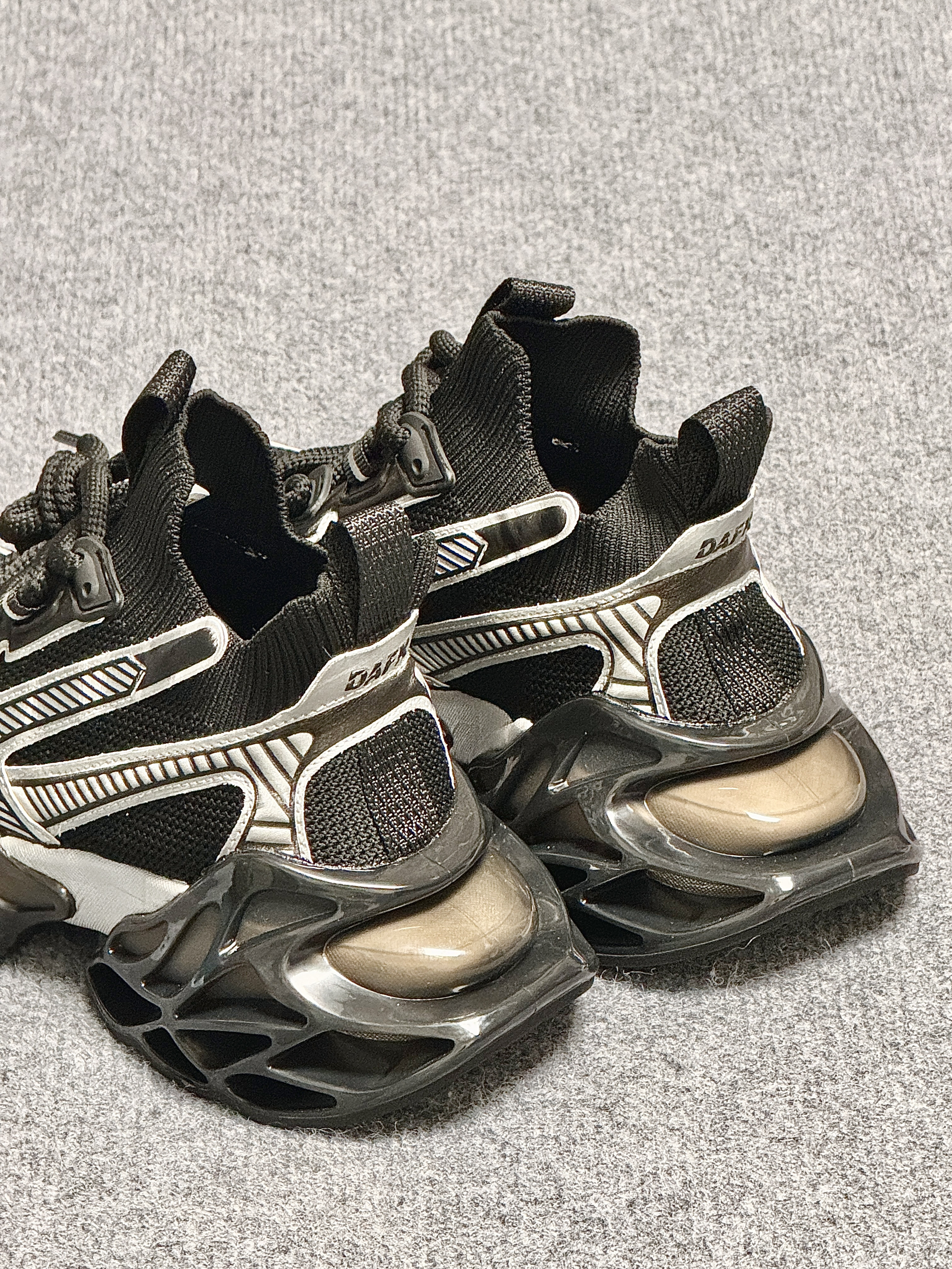 真的拒绝不了这酷飒的黑武士！还能隐形增高！