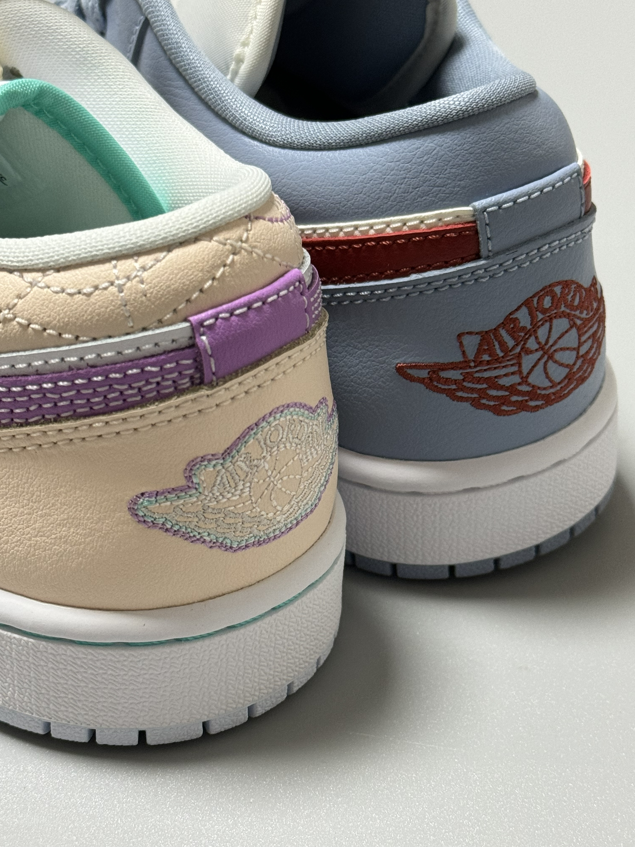 600↔️“马卡龙”🆚“蓝红勾”这两双aj1 low !你会怎么选?